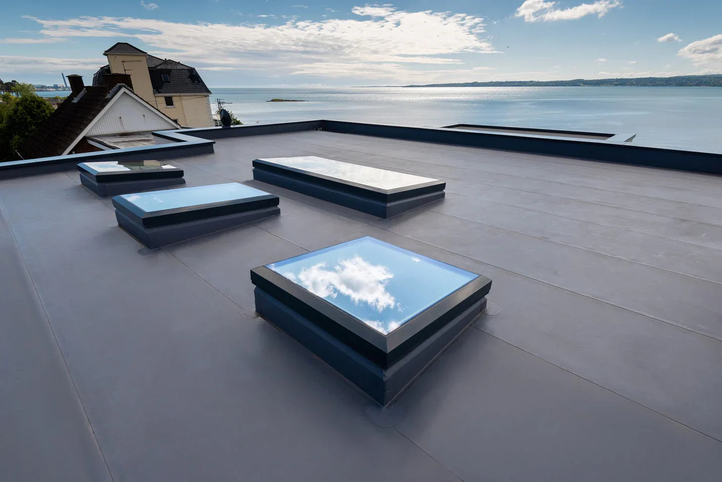 The Perfect Pair: Pitched Roof Insulation, Flat Roof Insulation, and Warm Roof Construction for a Durable and Efficient Home